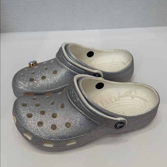 CROCS Women’s Silver Sparkle Clogs Size 7 - Picture 4 of 11